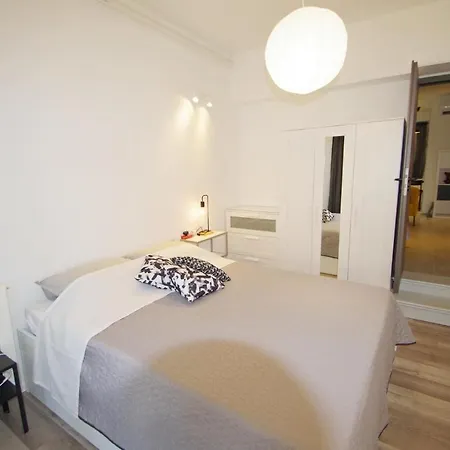 Kate Apartment